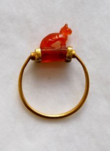 gold-ring-cornelian-bezel-wedjat-eye-underneath-3rd-intermediate-period-BM