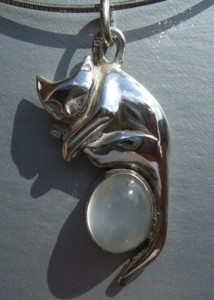 Zilvera's jewellery: cat on moonstone