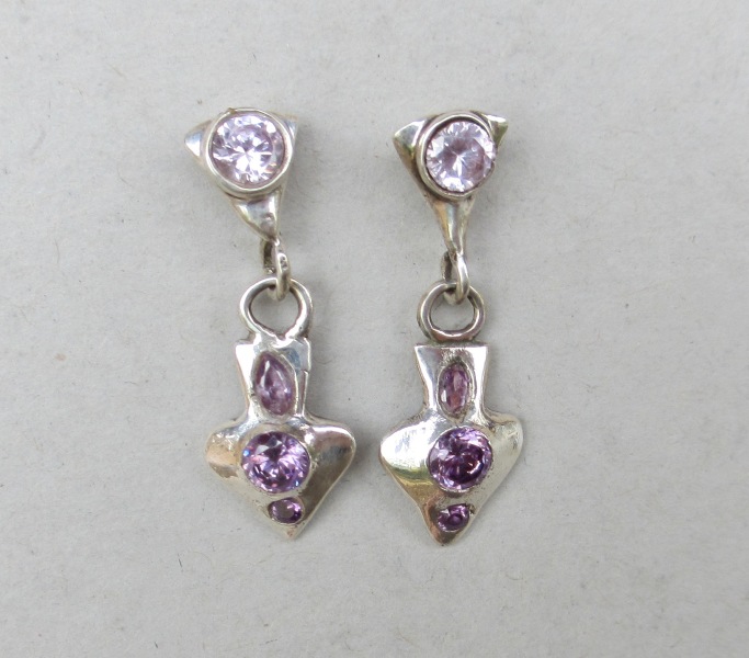 Silver purple heart earrings - Zilvera