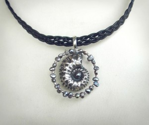 black ammonite pendant silver necklace3