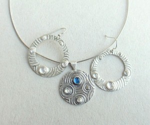circles pendant+earrings, pmc