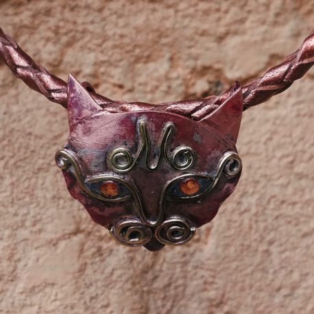 orange eyed cat necklace