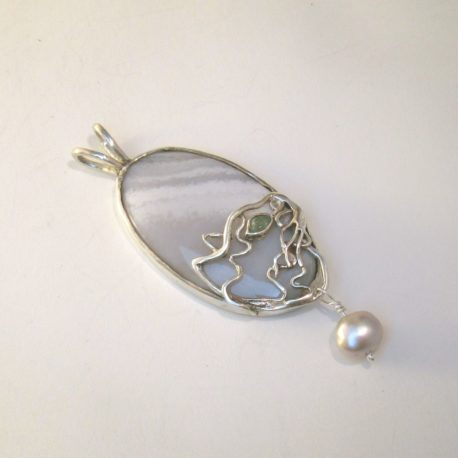 Grey cat pendant agate, sterling silver, emerald, pearl