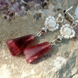 Pink raw tourmaline earrings, triangle tumbled tourmaline, pearl, 925 silver