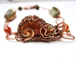 Orange cat chain bracelet copper, cat carved from Oregon sunstone, wrapped in copper wire, two 8 mm carnelians, two 8 mm unakites, 21 cm, toggle clasp