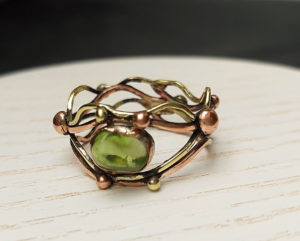 Art Nouveau ring rough peridot,, copper, brass, size 18,5