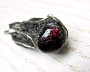 Garnet schist pendant sterling silver, raw crystal