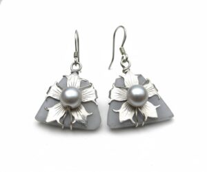 Blue jade silver flower earrings, 2 cm triangle dangles decorated w. silver flowers and white pearls