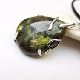 Labradorite teardrop pendant sterling silver, 20x30 mm large in a fantasy bezel